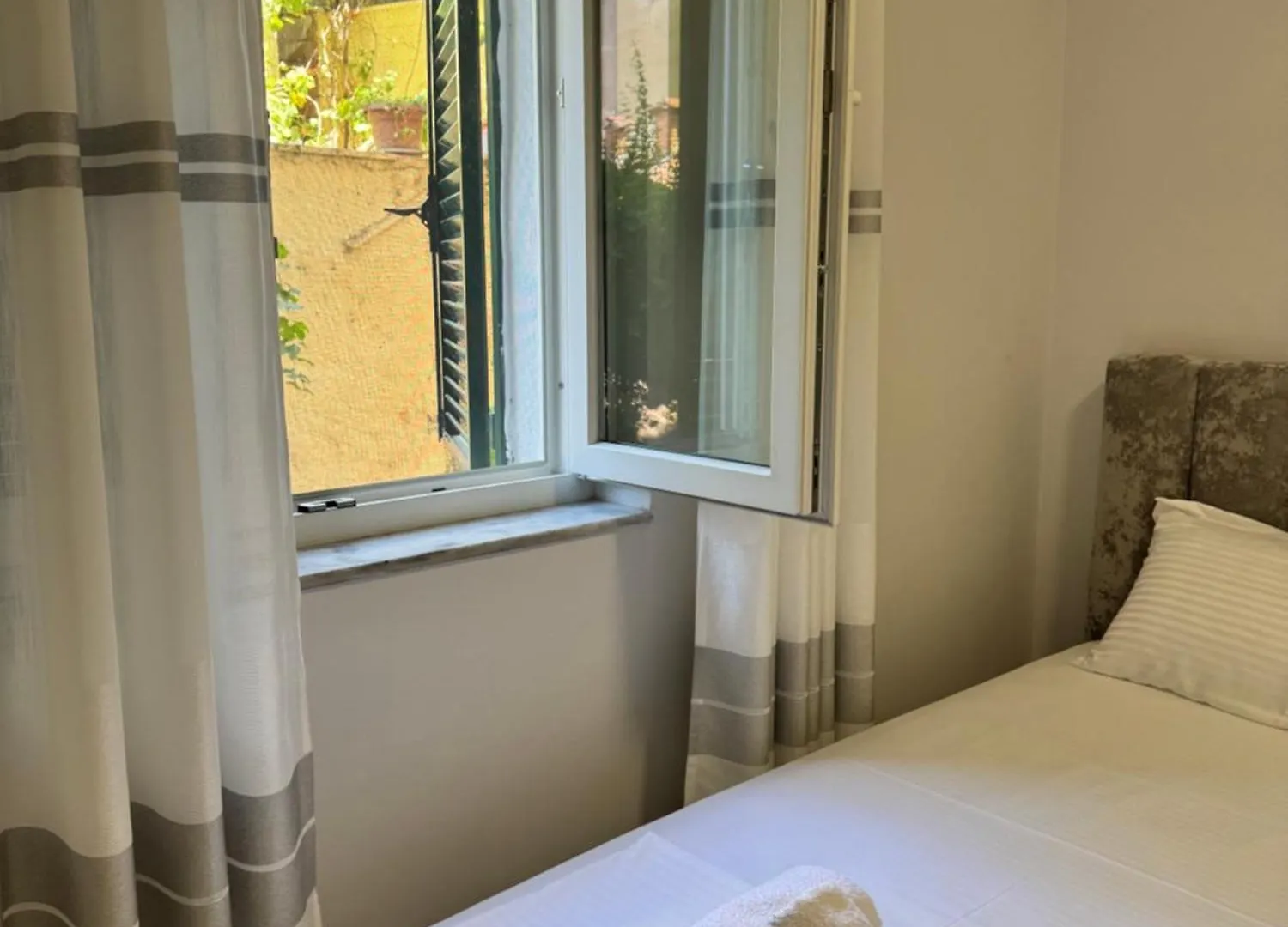 Emiri Center Apartment Tiran 0*,  Arnavutluk